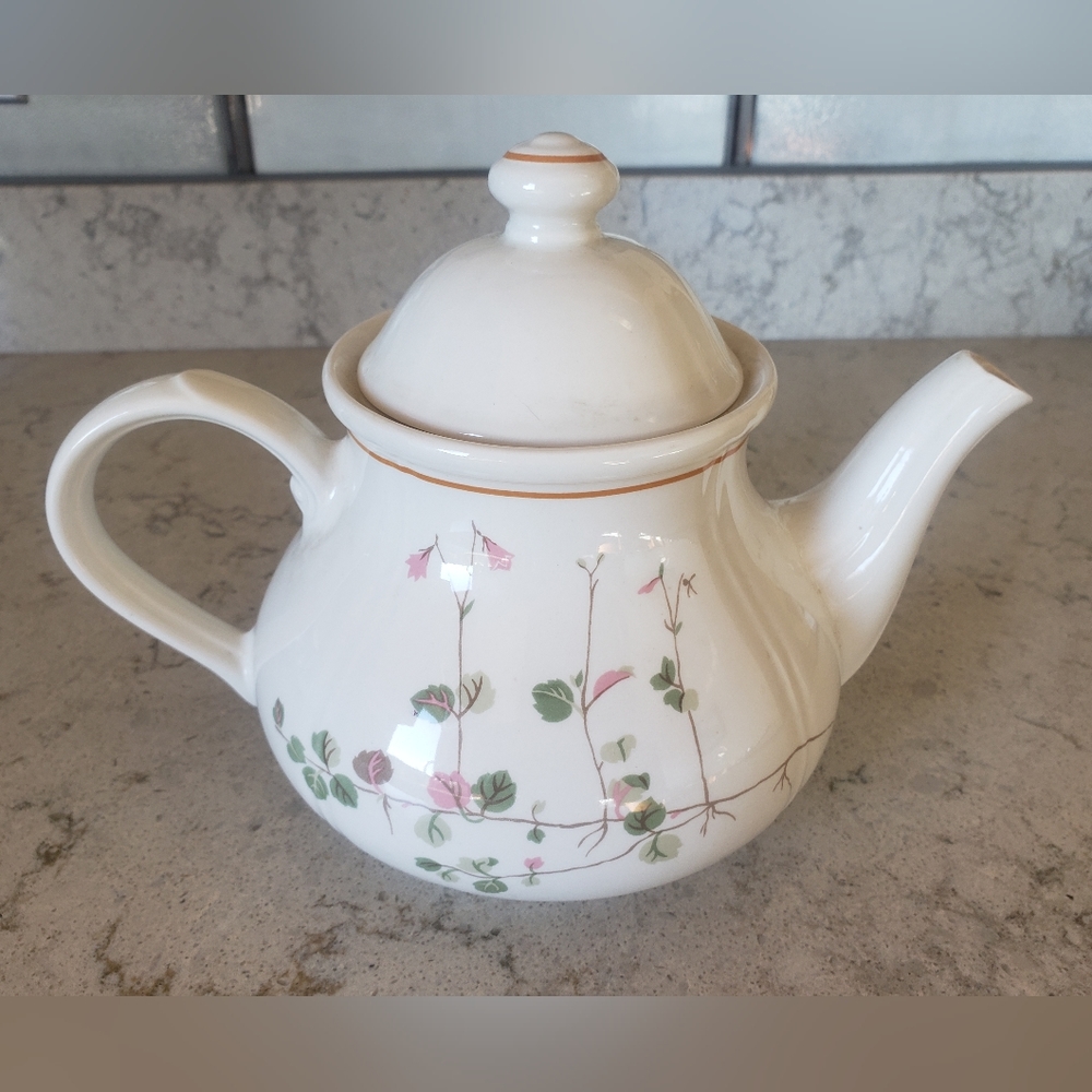 Limited Edition Churchill Made in England Ikea teapot in MINT condition.